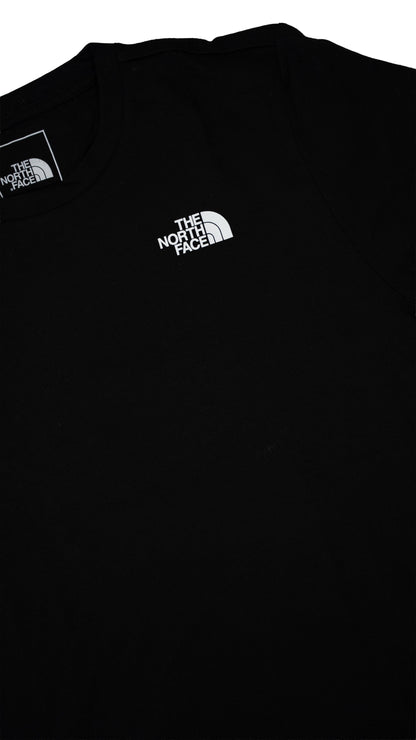The North Face Crna Majica sa Never Stop Exploring Printom na Leđima